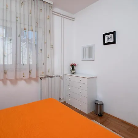 Jenny Br, 2 Apartment *